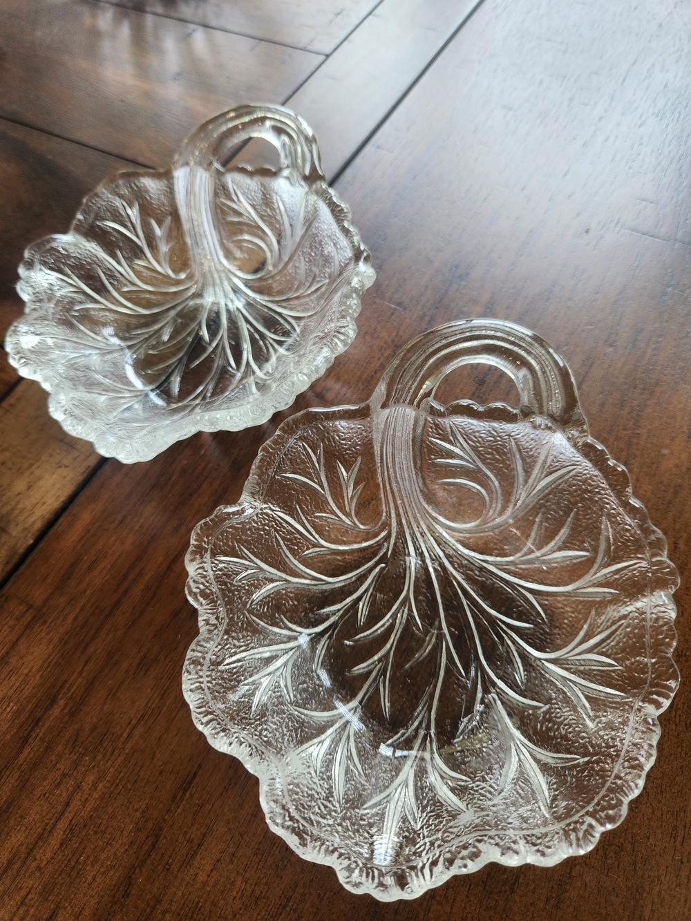 Vintage Indiana Glass Pebble Leaf Candy/nuts Serving Dishes Set Of Two